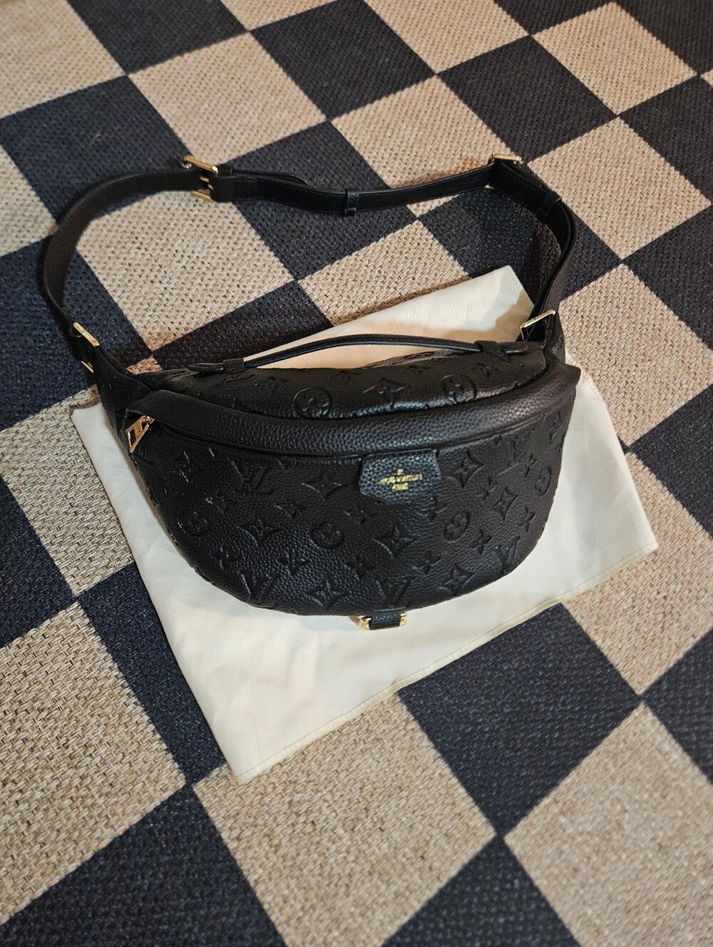 Unisex Bum Bag ,Nior Monogram with gold -tone hardweare 🖤✨️